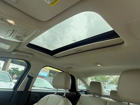 Used 2018 Ford Focus Titanium FWD image 16