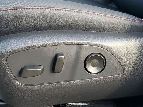 Used 2025 Chevrolet Traverse Z71 w/ Driver Confidence Package image 34