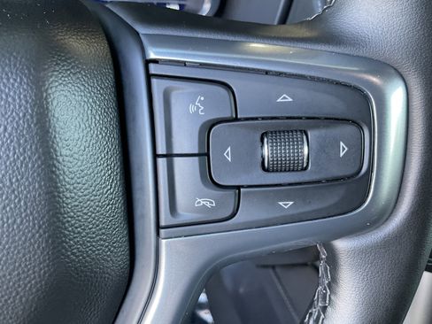 Used 2024 Chevrolet Suburban LT image 30