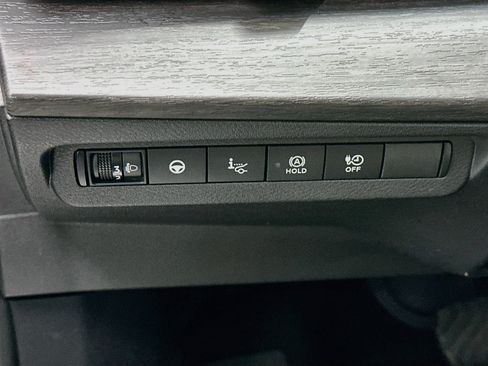 Used 2023 Nissan Ariya AWD image 17