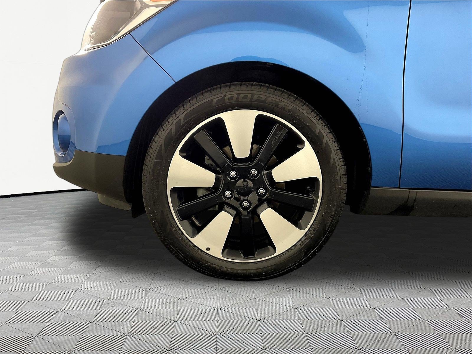 Used 2019 Kia Soul + FWD image 33