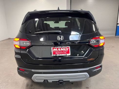 Used 2025 Honda Pilot TrailSport image 3