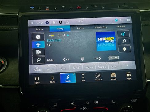 Used 2023 Jeep Grand Cherokee Overland w/ Advanced Protech Group III image 21