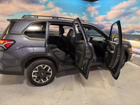 Used 2025 Subaru Forester Premium AWD/4WD image 44