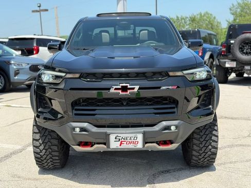 Used 2025 Chevrolet Colorado ZR2 w/ Midnight Edition AWD/4WD image 2