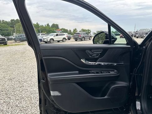 Used 2022 Lincoln Corsair AWD w/ Premium Package image 24