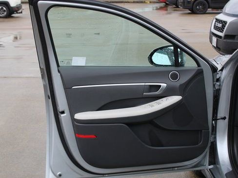 Certified 2025 Hyundai Sonata SE image 7