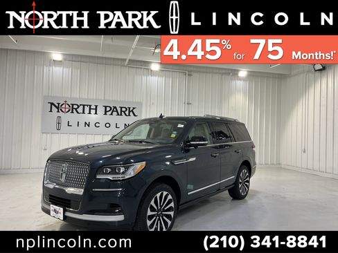 Used 2022 Lincoln Navigator Reserve image 1