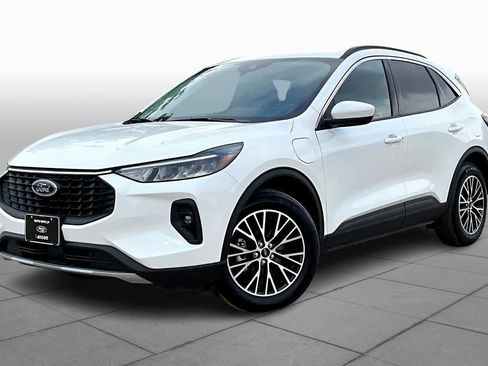 Used 2023 Ford Escape SE image 2