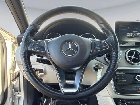 Used 2016 Mercedes-Benz GLA 250 image 32