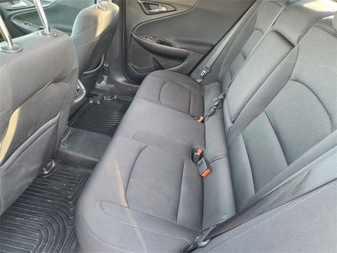 Used 2017 Chevrolet Malibu LT image 9