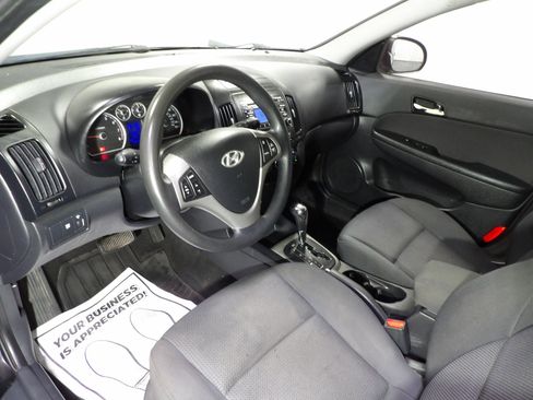 Used 2010 Hyundai Elantra SE FWD image 9