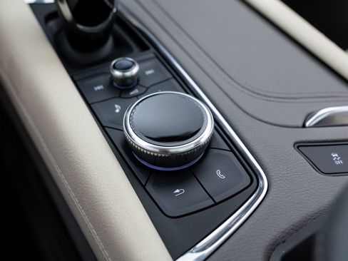 Certified 2022 Cadillac XT5 Premium Luxury w/ LPO, Floor Liner Package image 31