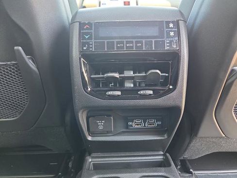 New 2025 Jeep Grand Cherokee L Limited w/ Luxury Tech Group II image 39