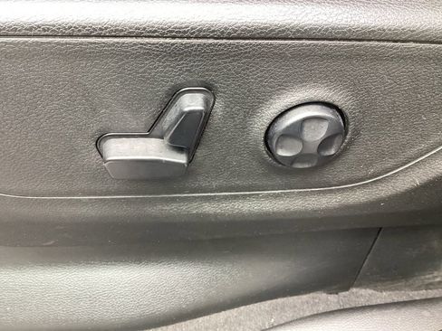 Used 2019 RAM 1500 Big Horn RWD image 13