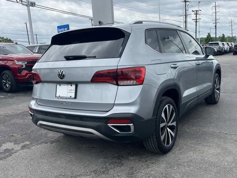 Used 2022 Volkswagen Taos SE FWD image 6