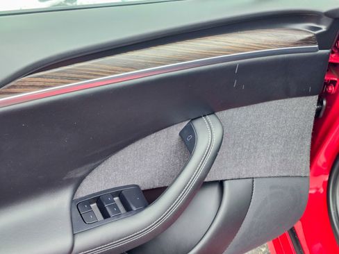 Used 2021 Tesla Model S Plaid image 23