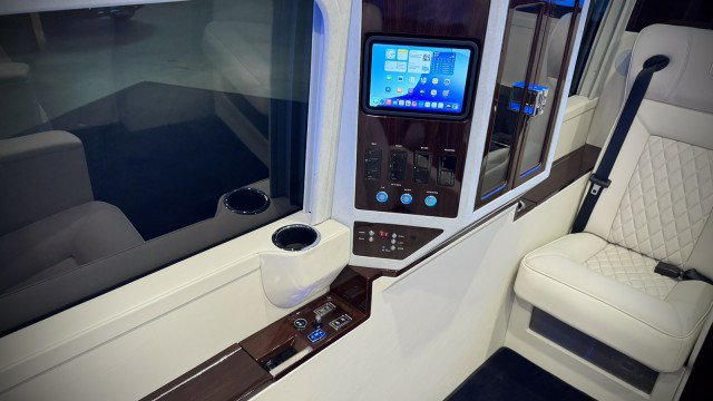 Used 2025 Mercedes-Benz Sprinter 2500 image 9