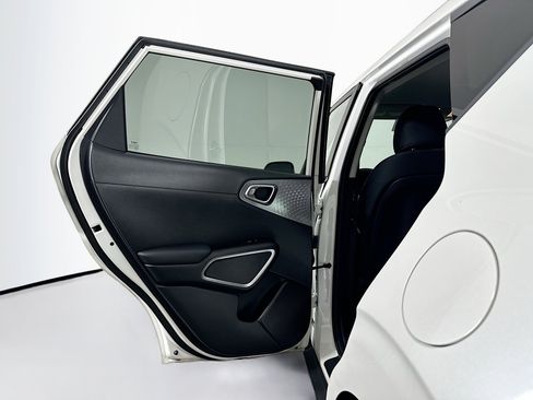 Used 2025 Kia Soul LX w/ LX Technology Package image 25