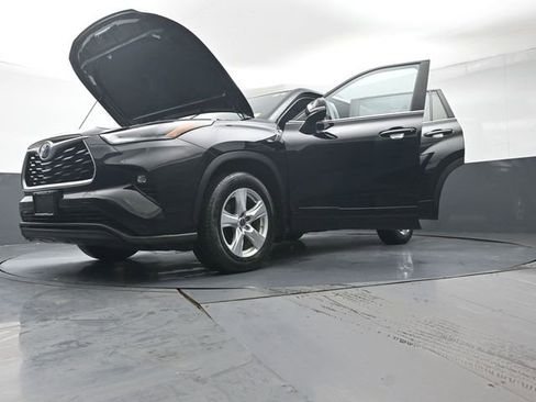 Used 2023 Toyota Highlander LE image 48