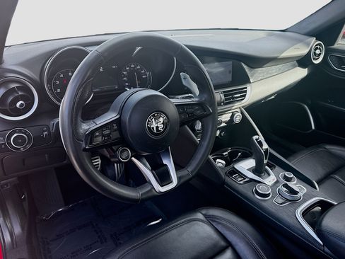 Used 2023 Alfa Romeo Giulia Sprint RWD image 9