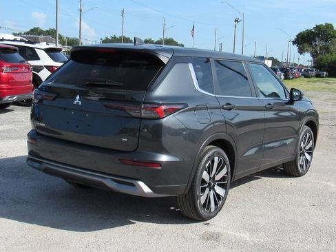 New 2025 Mitsubishi Outlander SE image 3