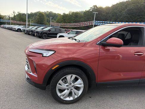 Used 2024 Buick Encore GX Preferred AWD/4WD image 9