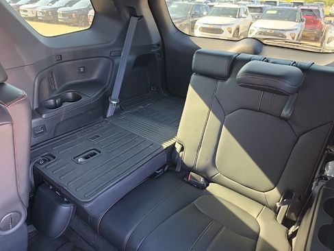 Used 2025 Honda Pilot TrailSport image 18