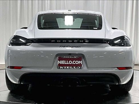 Used 2024 Porsche 718 Cayman image 9