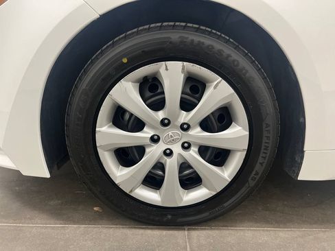 Used 2020 Toyota Corolla LE FWD image 30