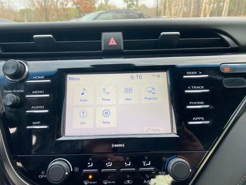 Used 2020 Toyota Camry LE image 11