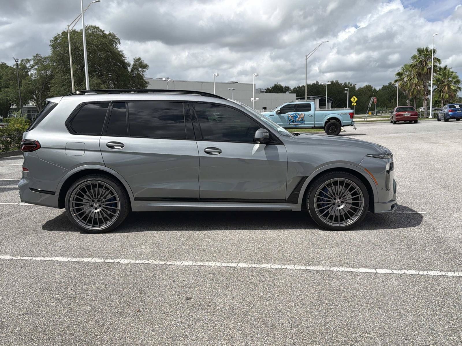 Used 2025 BMW ALPINA XB7 AWD/4WD image 3
