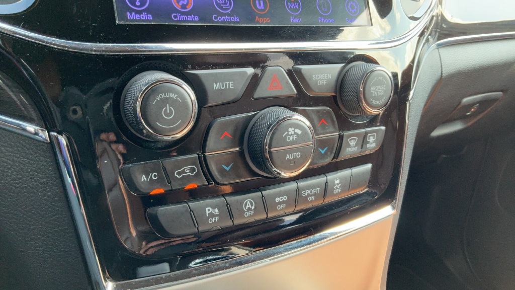 Used 2020 Jeep Grand Cherokee Overland RWD image 16