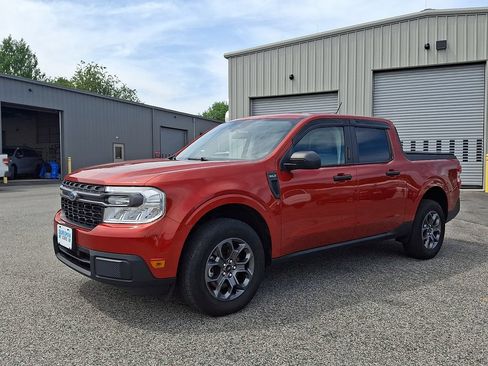Used 2023 Ford Maverick XLT FWD image 3