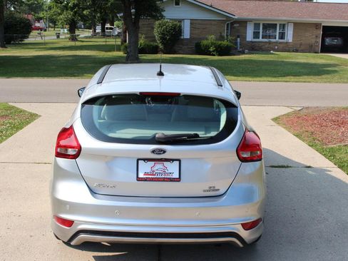 Used 2015 Ford Focus SE w/ SE Sport Package FWD image 9