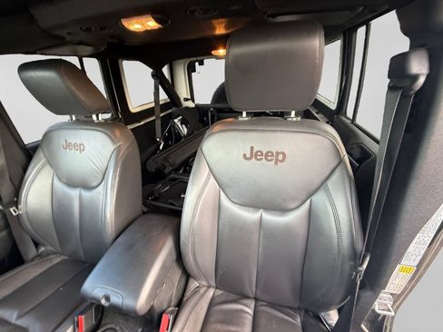 Used 2017 Jeep Wrangler Unlimited Sahara w/ Dual Top Group AWD/4WD image 21