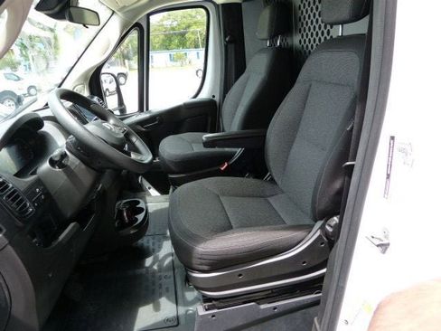 Used 2025 RAM ProMaster 2500 w/ U-Haul Equipment Group FWD image 28