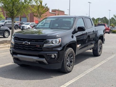 Used 2022 Chevrolet Colorado Z71 w/ Z71 Midnight Edition AWD/4WD image 3