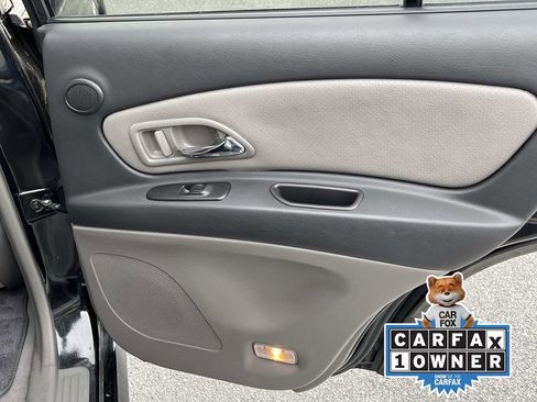 Used 2003 Isuzu Axiom S image 19