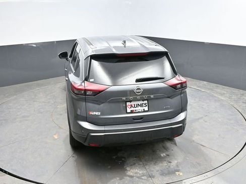 Used 2025 Nissan Rogue SV image 39