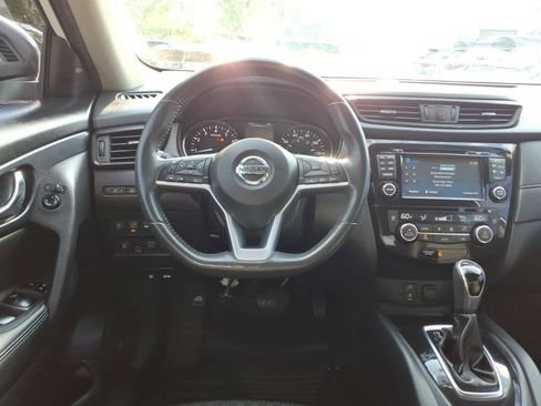 Used 2017 Nissan Rogue SV w/ SV Premium Package AWD/4WD image 13