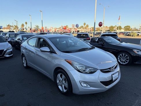 Used 2013 Hyundai Elantra GLS w/ Preferred Pkg image 2