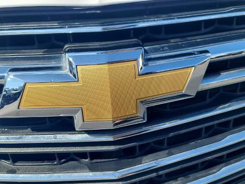 Used 2023 Chevrolet Traverse LT image 29