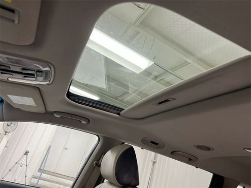 Used 2020 Kia Sedona SX image 19