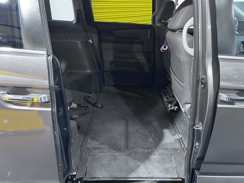 Used 2011 Honda Odyssey EX-L image 18