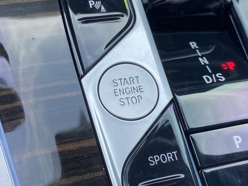 Used 2023 BMW X7 xDrive40i w/ M Sport Package image 33