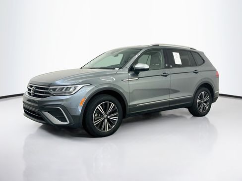 Used 2024 Volkswagen Tiguan Wolfsburg Edition AWD/4WD image 3