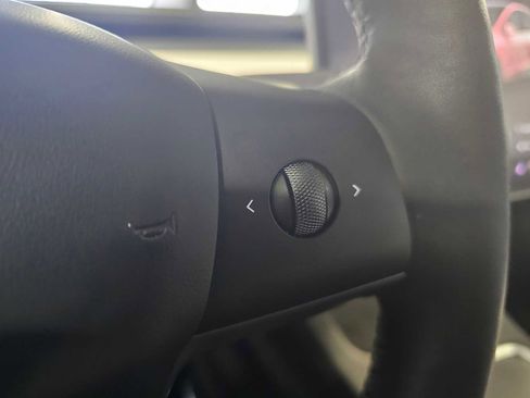 Used 2023 Tesla Model Y AWD image 19