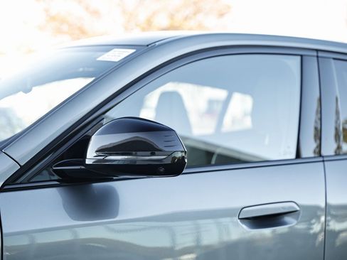 Certified 2025 BMW X2 xDrive28i w/ Technology Package image 11