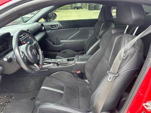 Used 2022 Toyota GR86 Premium RWD image 9